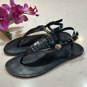 Vince Camuto Leather faux snake skin sandals w/gold embellishment size 8.5
